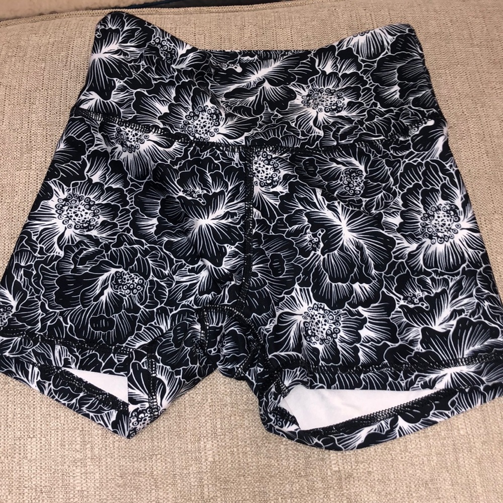 Balance Collection biker shorts